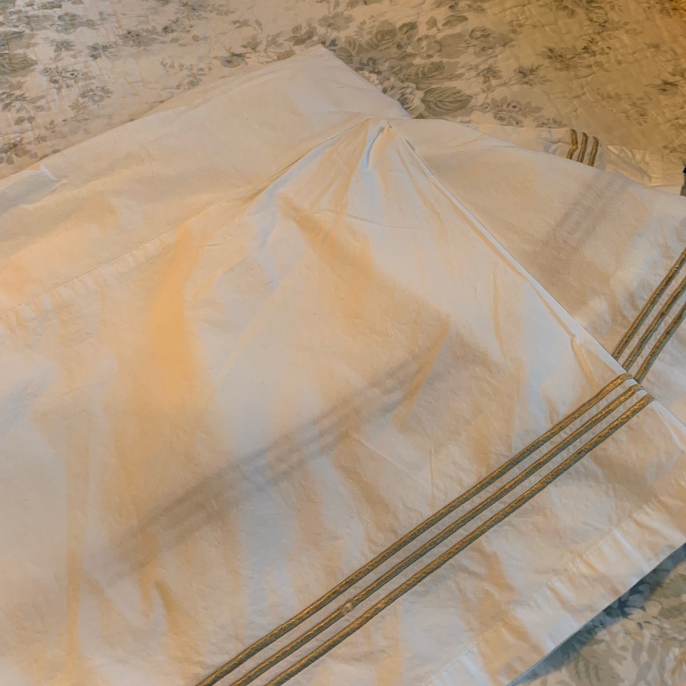 Pottery Barn Twin bed skirt